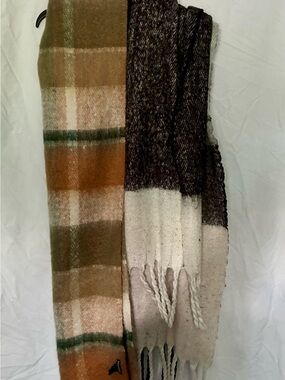 Steve Madden Olive Green Tan Brown Plaid & Cream Fringe Scarf Set